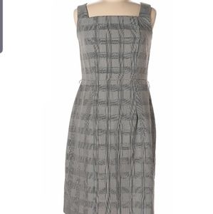 Sleevless gingham/plaid dress